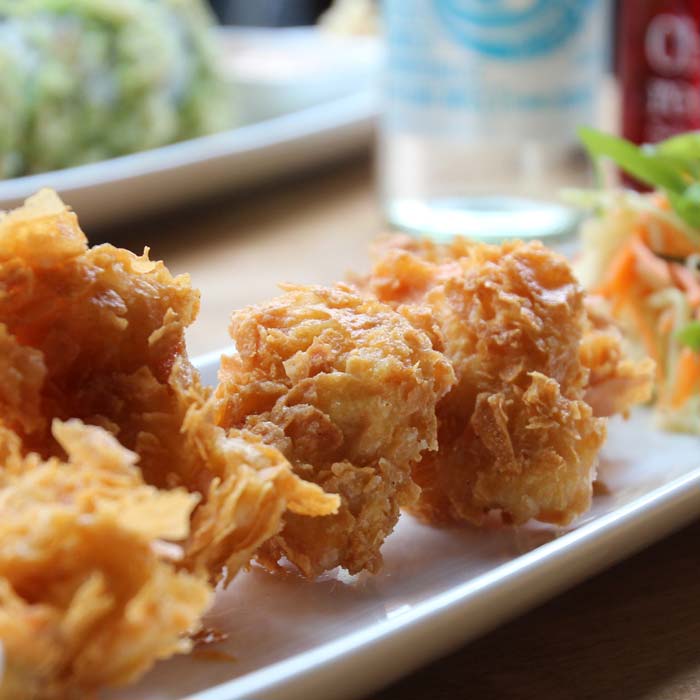 Sushi-Catering: Crispy Salmon Bites, Fingerfood-tauglich für Meetings
