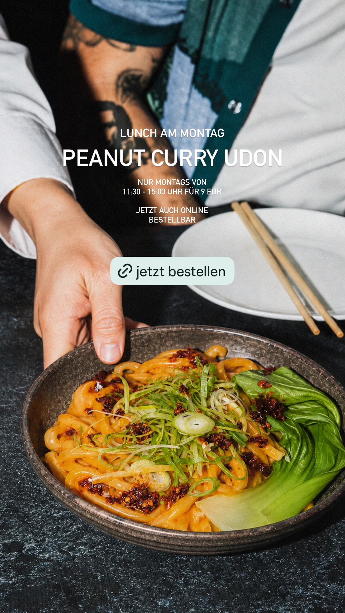 LUNCH AM MONTAG PEANUT CURRY UDON NUR MONTAGS VON 
11:30 - 15:00 UHR FÜR 9 EUR

JETZT AUCH ONLINE BESTELLBAR